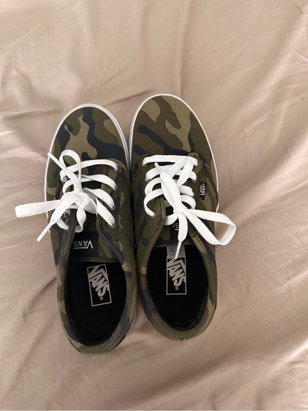 Vans Kids Camo Low-Top Sneakers in Olive and Dark Green